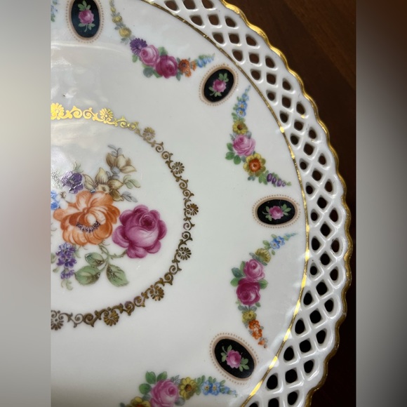 Schumann Bavaria reticulated porcelain plate with gold trim and Dresden floral. - Picture 4 of 9